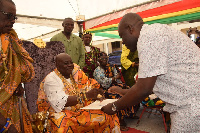 Kojo Oppong Nkrumah hands the letter to Togbe Sri III