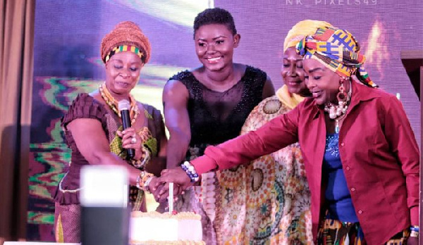 Afua Asantewaa Aduonum, Nana Adjoa Awindor, Gifty Anti, Akosua Agyepong cut cake at the awards gala