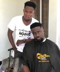 Celebrity barber with Sarkodie