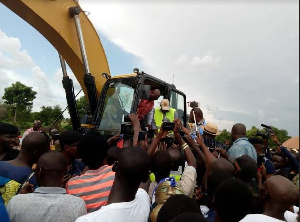 President cuts the sod for work to begin on the Bongo bridge