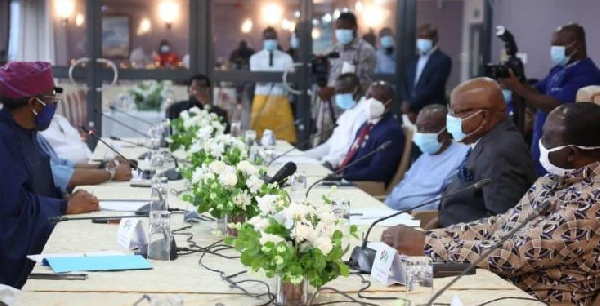 Nigerian officials and Ghana officials in a meeting over trade