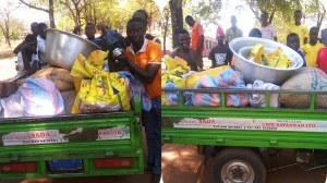 Youth of Tolon intercepted a tricycle travelling towards Tamale carrying loads of tucked food items