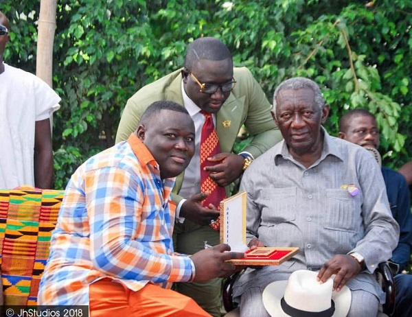 Representatives of Zylofon Media with former president Kufuor