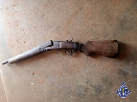 The single barrel gun abandoned by the suspected armed robber