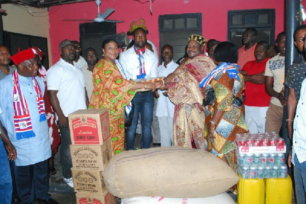 Mrs Akufo-Addo presenting the items to the leaders