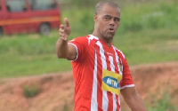 Steve Polack issuing instructions to players at training