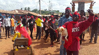 A section of the residents protesting the poor state of their roads