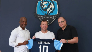 L-R Ibrahim Tanko (head coach), Lothar Matthaus and Oliver Konig (chairman)