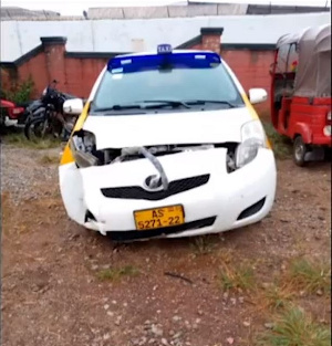 The driver smashed his car while struggling with the students