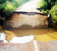 Collapsed bridge over River Biakwa on a newly constructed road