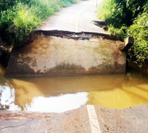 Collapsed bridge over River Biakwa on a newly constructed road