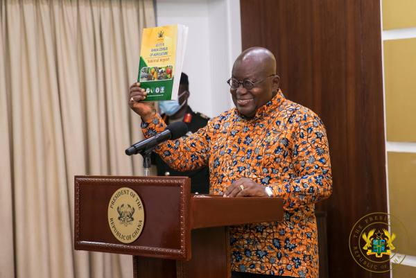 President Akufo-Addo laucnhing the report