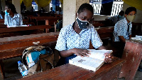 File foto of students wey dey study