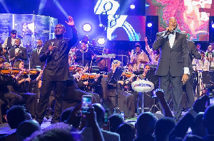 Joe Mettle with Donnie McClurkin on stage