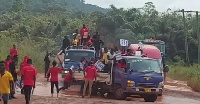 Amansie South youth protesting for good roads