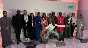 D’Banj icaptured with some dignitaries in a photo