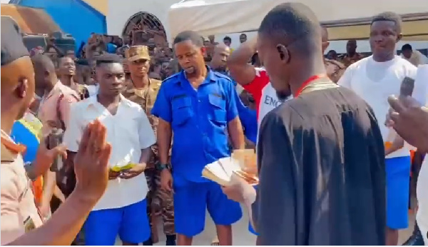 Ghanaian musician cum actor, LilWin donating to a prison in Kumasi