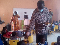 Kwabena Panin Nkansah distributing the PPEs to some students