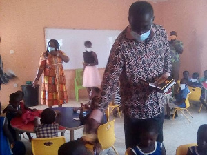 Kwabena Panin Nkansah distributing the PPEs to some students