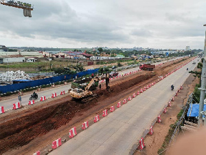 F5KUkQ WcAA KmM Traffic Diversion Works On Accra Tema Motorway .jpeg