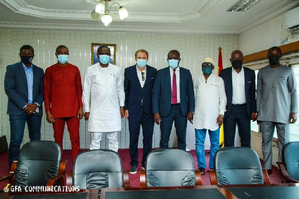 The delegation was received by the Minister (3rd Left) in his office