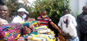 Some of the beneficiaries going for the items