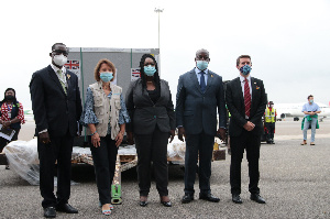 Officials from Ghana and the UK at the airport to receive the vaccines