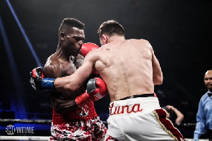 Richard Commey and Alejandro Luna in a brawl in round 5