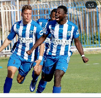 Arcilesi celebrating his goal