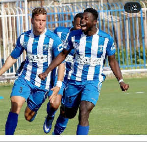 Arcilesi celebrating his goal