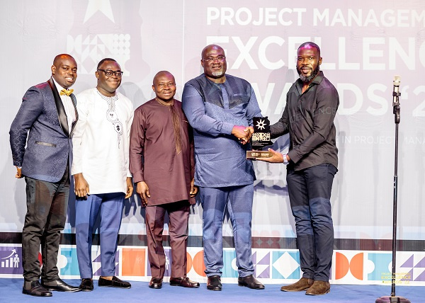 William Tetteh, Chief Capital Projects Officer receiving Telecom Project of the Year Award