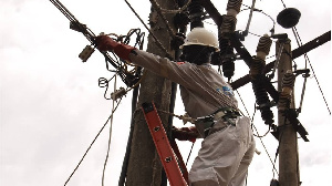 One electricity worker for pole top