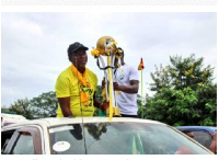 Maxwell Konadu with FA Cup trophy