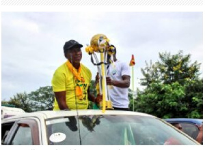 Maxwell Konadu With FA Cup Trophy