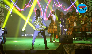 Kuami Eugene performing at MTN Festival of 9 Lessons and Carlos