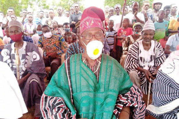 Naa Volkur Nyuor Tang IV, the Chief of Eremon and that Of former President Mahama at the durbar