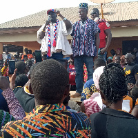 Francis Kombong Tingoti addressing the mammoth crowd who went to escort