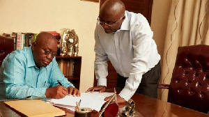 Bawumia (right) confers with President Akufo-Addo