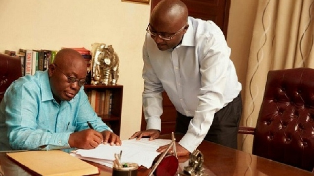 Bawumia (right) confers with President Akufo-Addo