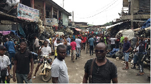 Traders for di market bin clash wit pipo believed to be sojas na so di authorities close di market