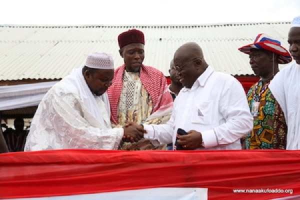 Bia Chief Imam in a handshake with Nana Akufo-Addo