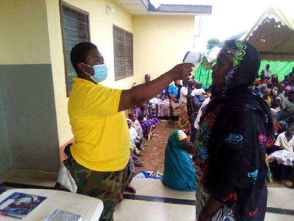 A member of the medical team attending to a beneficiary