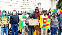 Some of di protesters wey go di Ghana High Commission for London