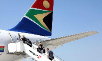 Passengers board a South African Airways plane, REUTERS/Siphiwe Sibeko/File Photo