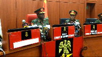 Major General Farouk Yahaya (left)  na di new Chief of Army Staff