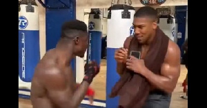 Freezy Macbones trains with Anthony Joshua