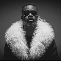 Rapper Sarkodie has been criticised for a lyrical line in his song