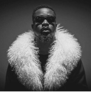 Rapper Sarkodie has been criticised for a lyrical line in his song