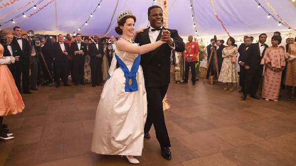 The Crown - Elizabeth, Nkrumah - Queen Elizabeth II and Nkrumah dance at a ball	(Netfix)