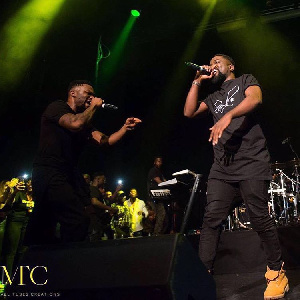 Sarkodie performing with R2Bees on stage